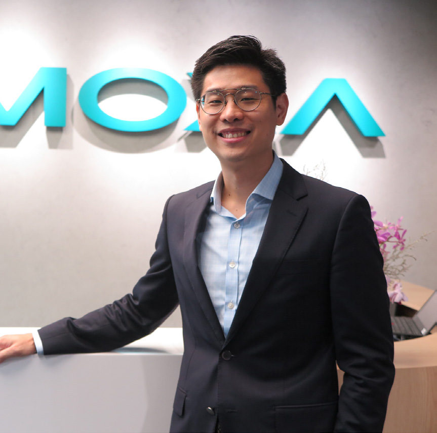 圖2 四零四科技IPC事業部經理李牧寰說明，Moxa的物聯網閘道器(IoT Gateway)產品依功能深度與應用場景切分為三個層級