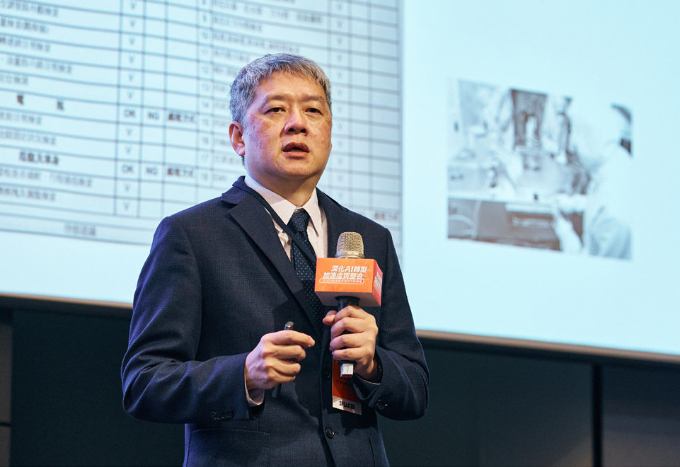 智慧製造產業顧問陳盈宏表示，運用AI即時分析銷售數據與市場需求，企業能夠動態調整生產計畫，確保產能最佳化