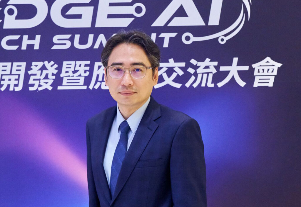 台灣微軟首席技術長花凱龍在演講中強調，在多重代理人的帶領下，從雲端到地端的所有解決方案，整個混合式AI已成為業界關注的焦點。