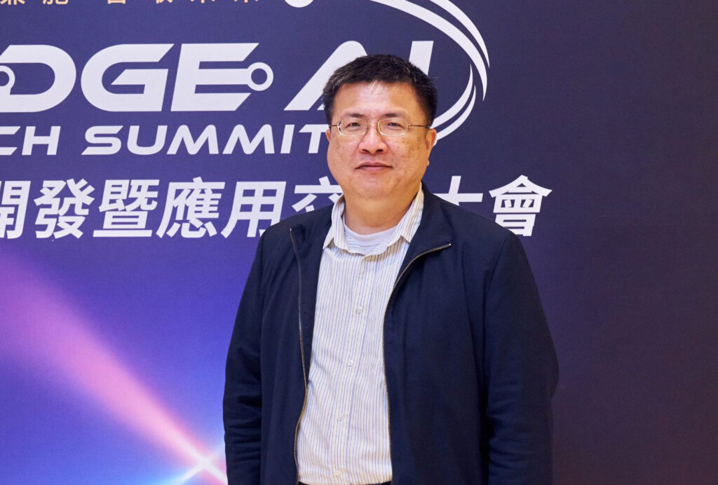 滿拓科技執行長吳昕益認為，邊緣AI部署面臨的四大挑戰：大型模型難以落地、算力限制、計算與記憶體雙重瓶頸，以及軟硬體之間的斷層。